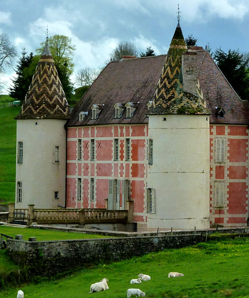 Roof, Château de Ménessaire, Ménessaire, Côte-d'Or department, Bourgogne, France - www.castlesandmanorhouses.com