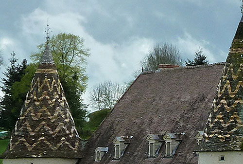 Roof, Château de Ménessaire, Ménessaire, Côte-d'Or department, Bourgogne, France - www.castlesandmanorhouses.com