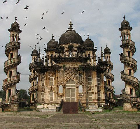 Mohabbat Maqbara Palace (Mausoleum of Bahaduddinbhai Hasainbhai) Junagadh, India - www.castlesandmanorhouses.com