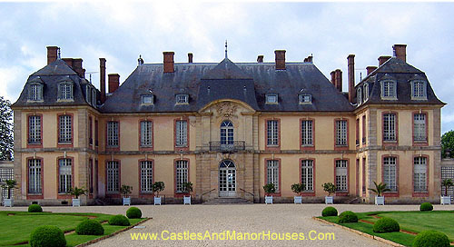 Château de La Motte-Tilly, 10400 La Motte-Tilly, Aube, France - www.castlesandmanorhouses.com