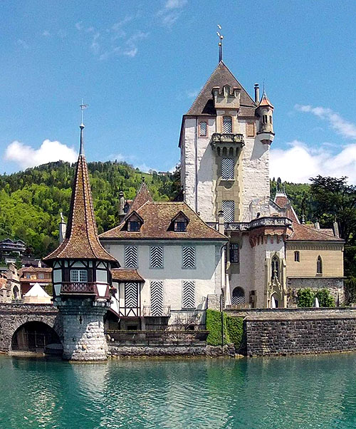 Schloss Oberhofen (Oberhofen Castle), Oberhofen, Canton of Bern, Switzerland - www.castlesandmanorhouses.com