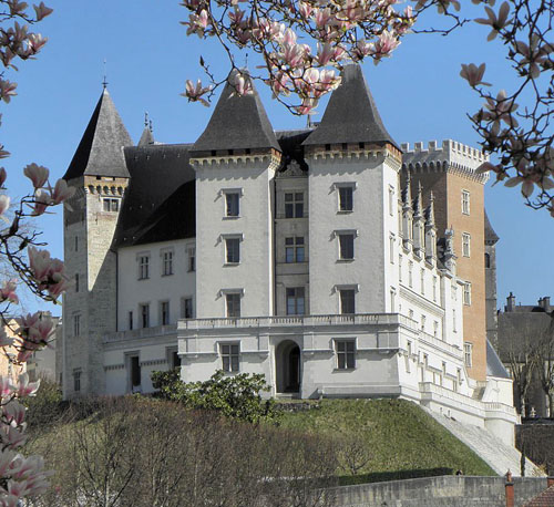 Château de Pau, Pau, Pyrénées-Atlantiques, France - www.castlesandmanorhouses.com