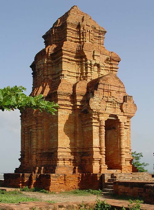Po Shanu Cham Towers, Phan Thiet, Vietnam - www.castlesandmanorhouses.com