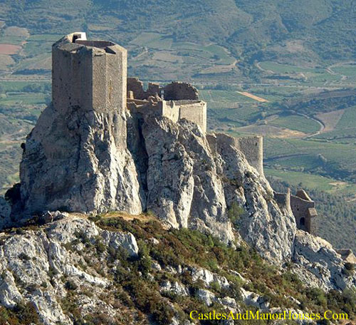 Quéribus, Cucugnan, Aude, Languedoc, France. - www.castlesandmanorhouses.com