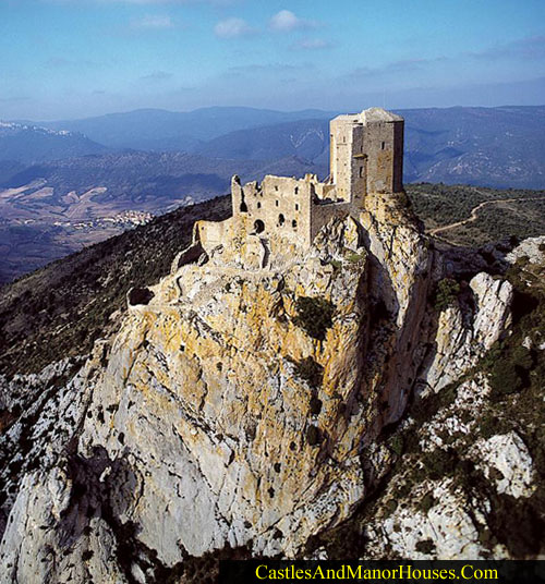 Quéribus, Cucugnan, Aude, Languedoc, France - www.castlesandmanorhouses.com