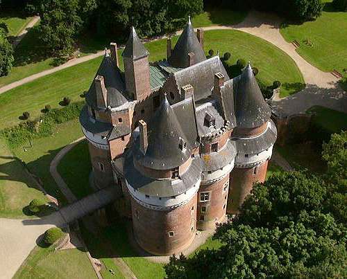 Château de Rambures, Rambures, Somme, France. - www.castlesandmanorhouses.com