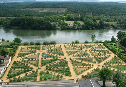 Le potager du château de La Roche-Guyon, La Roche-Guyon, Val-d'Oise department, Île-de-France, France. - www.castlesandmanorhouses.com