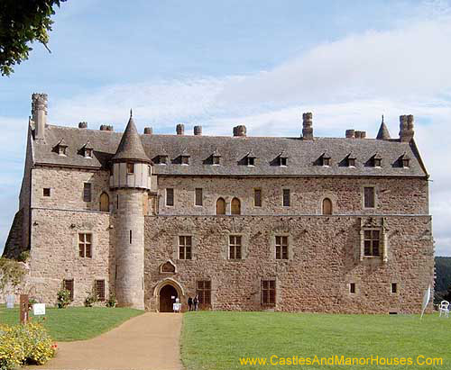 Château de la Roche-Jagu, Ploëzal, Côtes-d'Armor, Bretagne, France. - www.castlesandmanorhouses.com