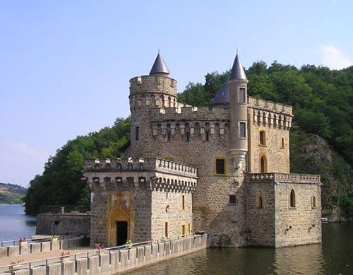 Château de La Roche, aint-Priest-la-Roche, Loire département, France - www.castlesandmanorhouses.com