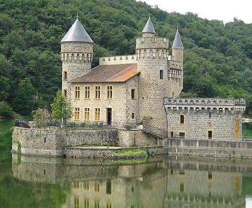 Château de La Roche, aint-Priest-la-Roche, Loire département, France - www.castlesandmanorhouses.com