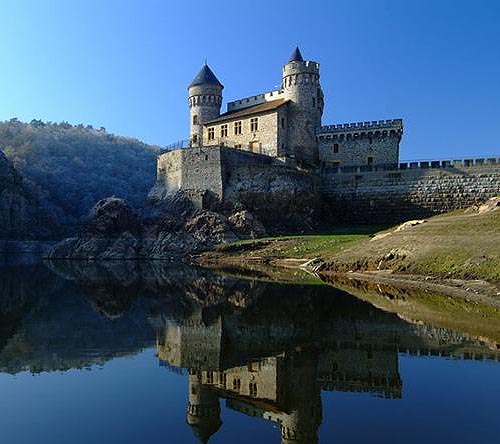 Château de La Roche, aint-Priest-la-Roche, Loire département, France - www.castlesandmanorhouses.com