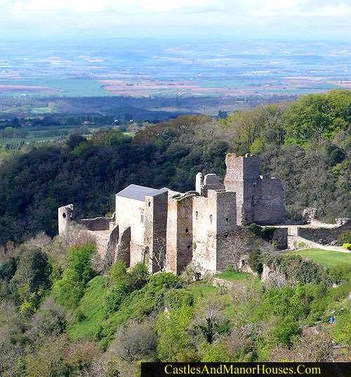 Château de Saissac, Saissac, Aude département, Languedoc, France - www.castlesandmanorhouses.com