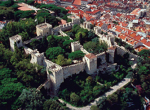 Castelo de São Jorge (Castle of São Jorge [Saint George]) Lisbon, Portugal - www.castlesandmanorhouses.com