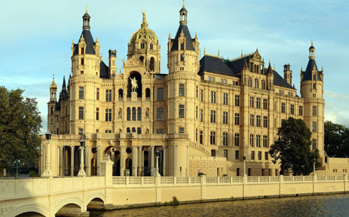 Schwerin Castle, Schwerin, Germany. - www.castlesandmanorhouses.com - www.castlesandmanorhouses.com