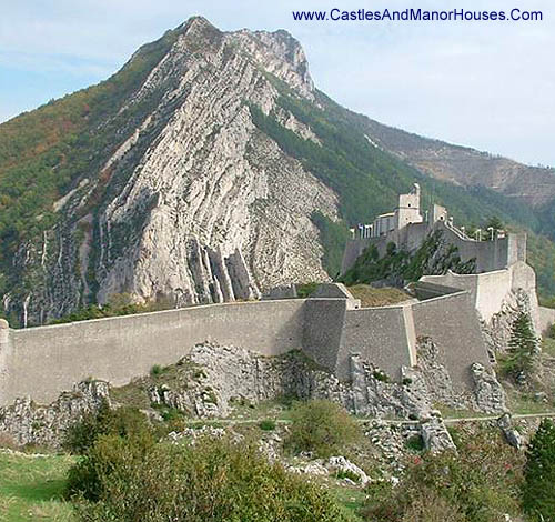 Citadelle de Sisteron, Alpes-de-Haute-Provence, Provence-Alpes-Côte d'Azur, France - www.castlesandmanorhouses.com