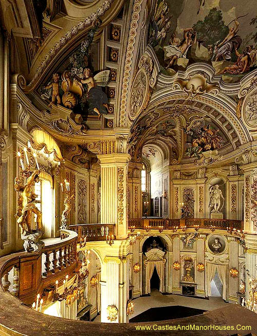 main hall and staircase (1729-1733), The Palazzina di caccia of Stupinigi (Stupinigi Palace), Stupinigi, Nichelino, Nr Turin, Italy - www.castlesandmanorhouses.com