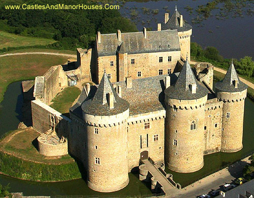 Château de Suscinio {or de Susinio), Sarzeau, Morbihan, Brittany, France - www.castlesandmanorhouses.com