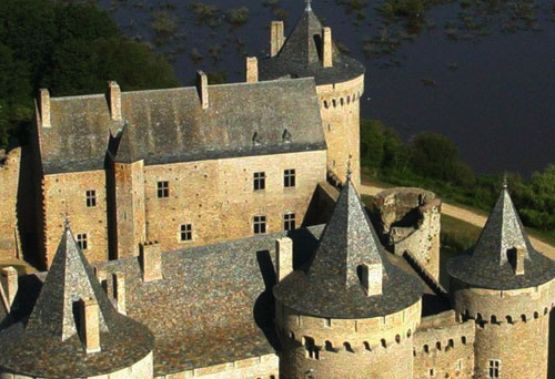 Château de Suscinio or Château de Susinio, Route du Duc Jean V, 56370 Sarzeau, Morbihan, France - www.castlesandmanorhouses.com