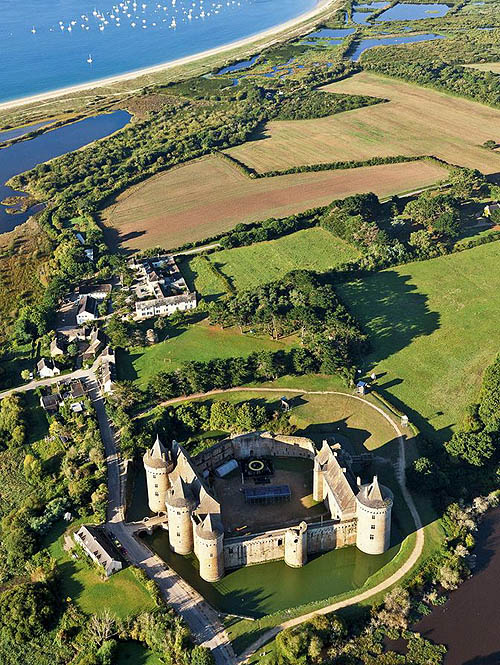 Château de Suscinio (or de Susinio), Sarzeau, Morbihan, Brittany, France - www.castlesandmanorhouses.com