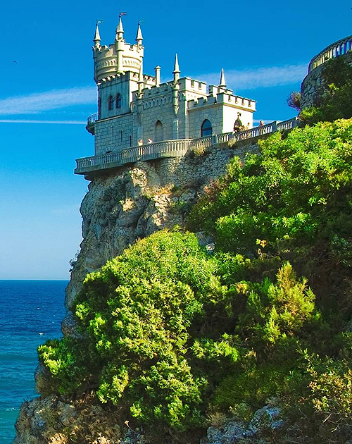 Swallow's Nest, Crimean peninsula, southern Ukraine - www.castlesandmanorhouses.com