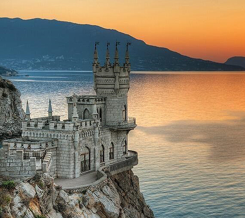 Swallow's Nest, Crimean peninsula, southern Ukraine - www.castlesandmanorhouses.com