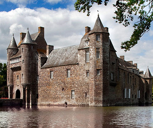 The Château de Trécesson, near the Paimpont forest, Campénéac, Morbihan, Brittany, France - www.castlesandmanorhouses.com