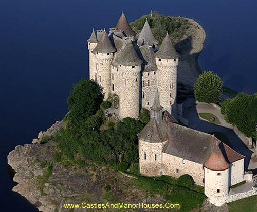 Chateau de Val, Les Fontilles, 15270 Lanobre, Cantal, France - www.castlesandmanorhouses.com