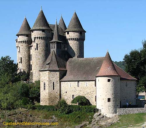 Chateau de Val, Les Fontilles, 15270 Lanobre, Cantal, France - www.castlesandmanorhouses.com