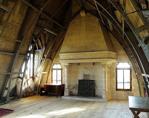 Interior, Donjon de Vez, Oise, Picardy, France - www.castlesandmanorhouses.com