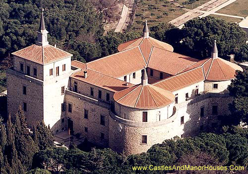 Castillo de Villaviciosa de Odón, Madrid, Spain - www.castlesandmanorhouses.com