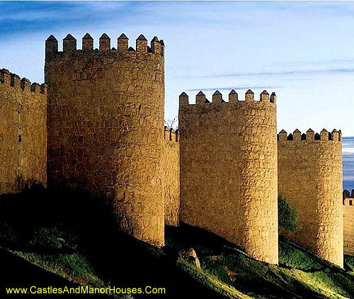 Ávila Town walls, Ávila, Castile and León, Spain. - www.castlesandmanorhouses.com