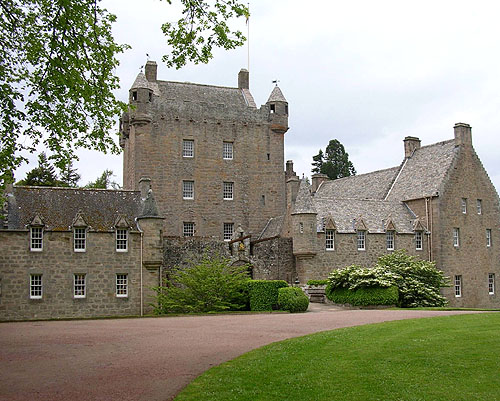 Cawdor Castle, Cawdor, Scotland - www.castlesandmanorhouses.com