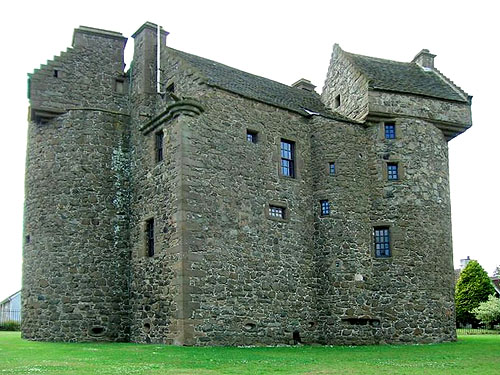 Claypotts Castle, Dundee, Scotland - www.castlesandmanorhouses.com